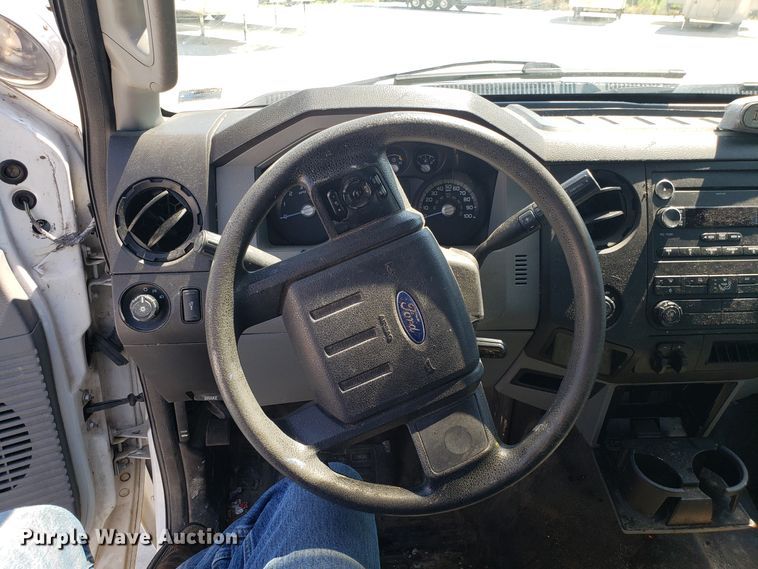 image for item FL9063 2013 Ford F250 Super Duty Crew Cab pickup truck