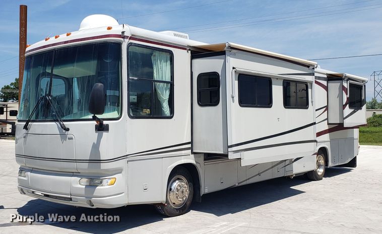 image for item FL9064 2004 Freightliner Crecendo RV