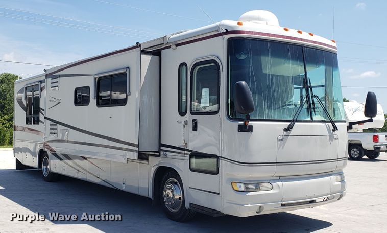 image for item FL9064 2004 Freightliner Crecendo RV