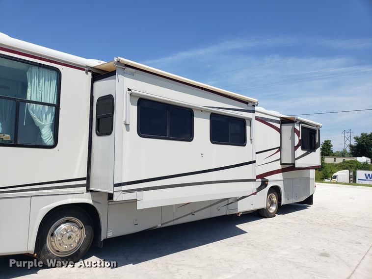 image for item FL9064 2004 Freightliner Crecendo RV