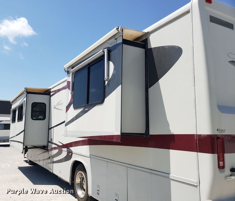 image for item FL9064 2004 Freightliner Crecendo RV