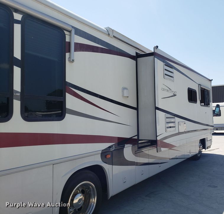 image for item FL9064 2004 Freightliner Crecendo RV