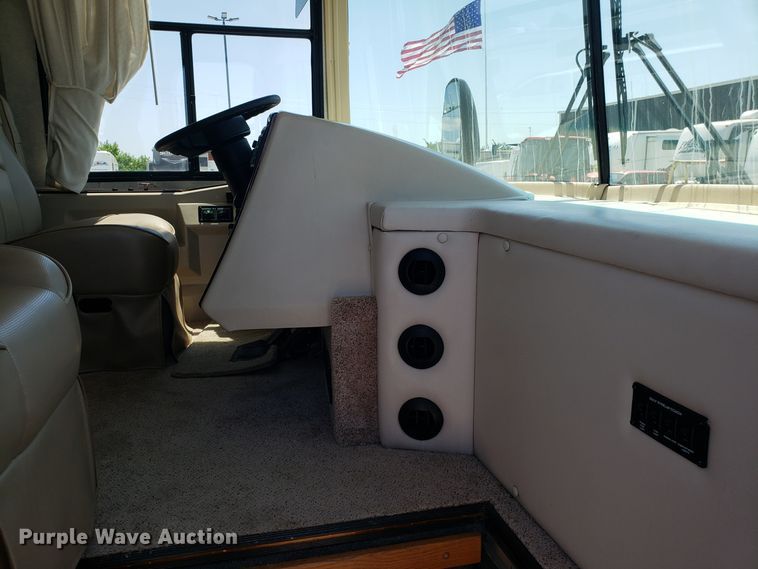 image for item FL9064 2004 Freightliner Crecendo RV