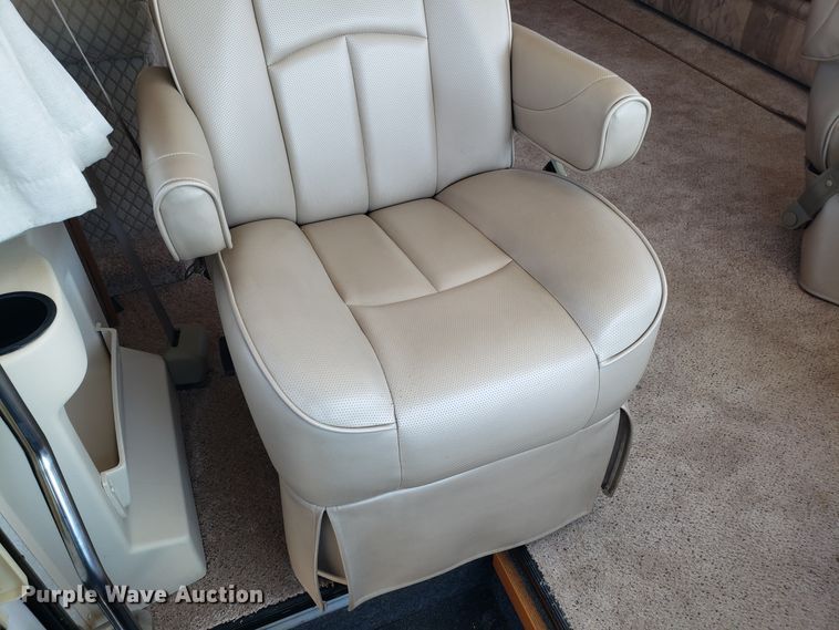 image for item FL9064 2004 Freightliner Crecendo RV