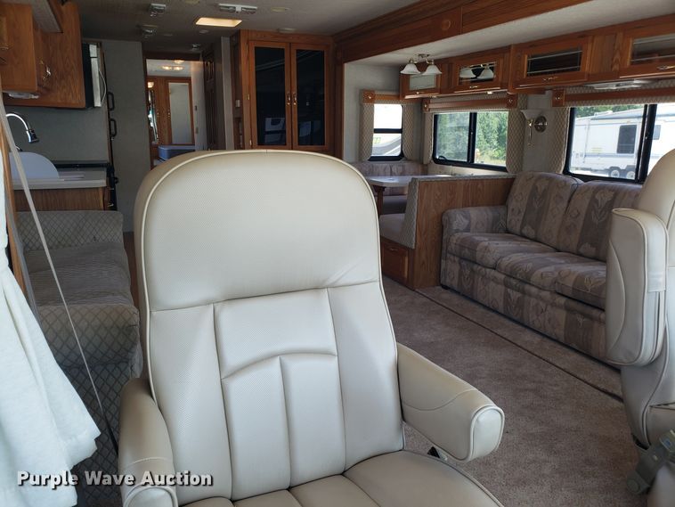 image for item FL9064 2004 Freightliner Crecendo RV