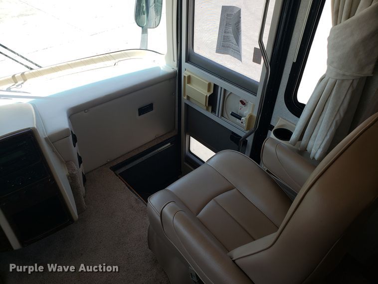 image for item FL9064 2004 Freightliner Crecendo RV