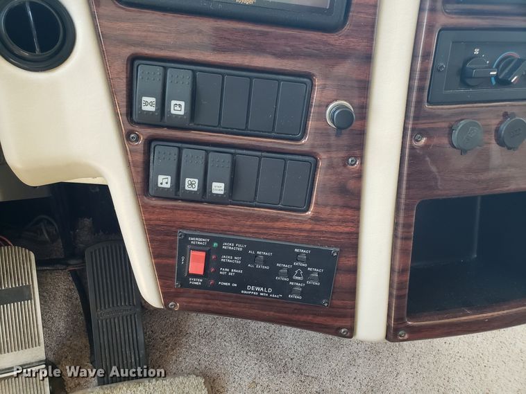 image for item FL9064 2004 Freightliner Crecendo RV