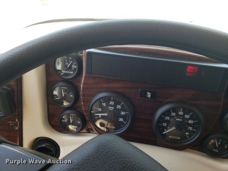 image for item FL9064 2004 Freightliner Crecendo RV