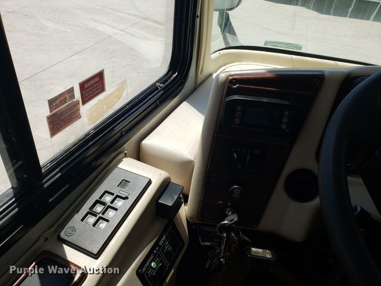 image for item FL9064 2004 Freightliner Crecendo RV