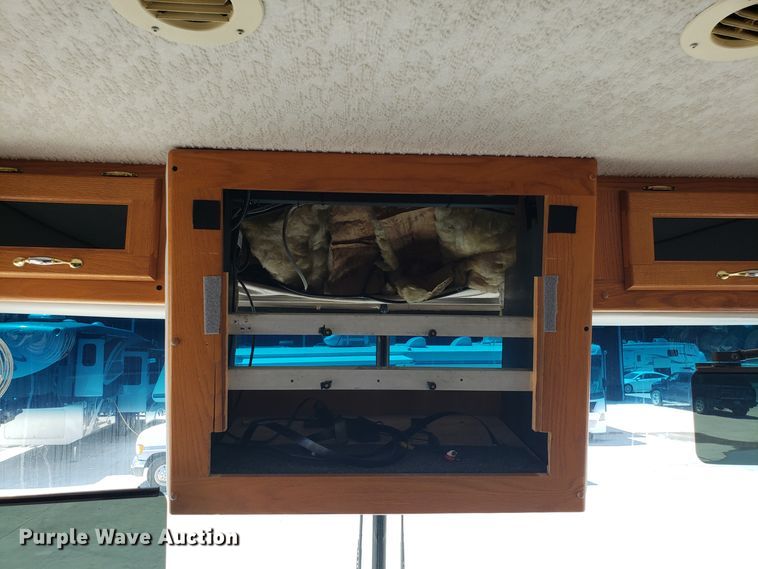 image for item FL9064 2004 Freightliner Crecendo RV