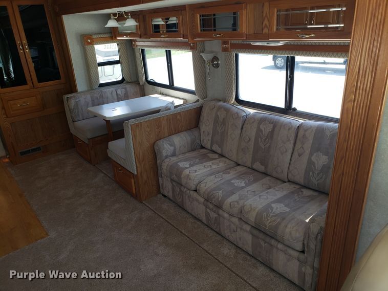 image for item FL9064 2004 Freightliner Crecendo RV