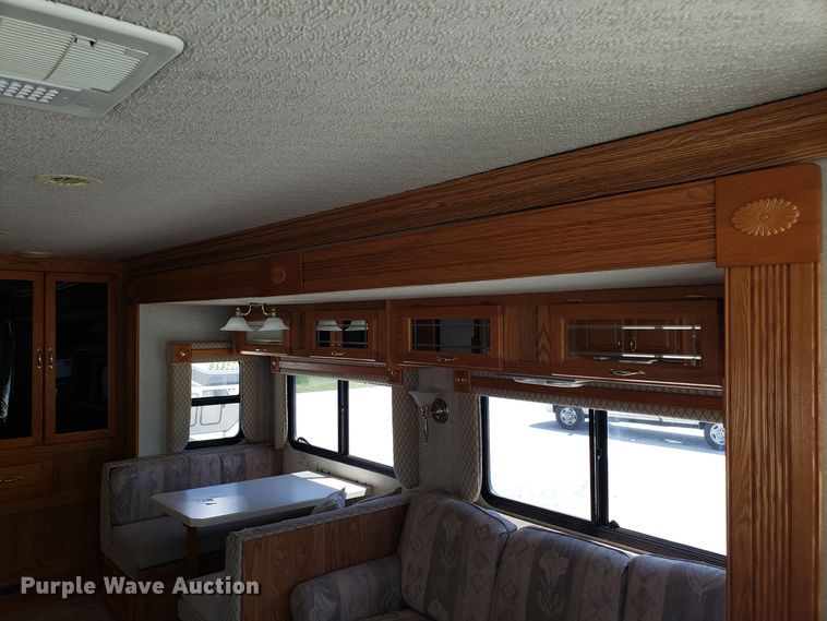 image for item FL9064 2004 Freightliner Crecendo RV