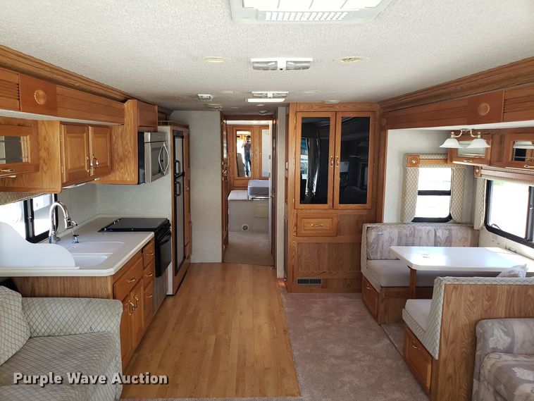 image for item FL9064 2004 Freightliner Crecendo RV