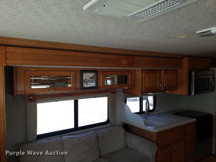 image for item FL9064 2004 Freightliner Crecendo RV