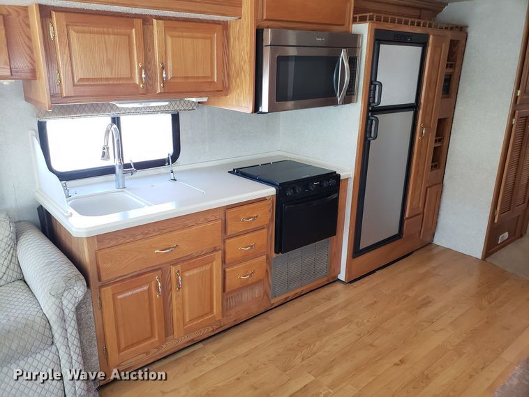 image for item FL9064 2004 Freightliner Crecendo RV