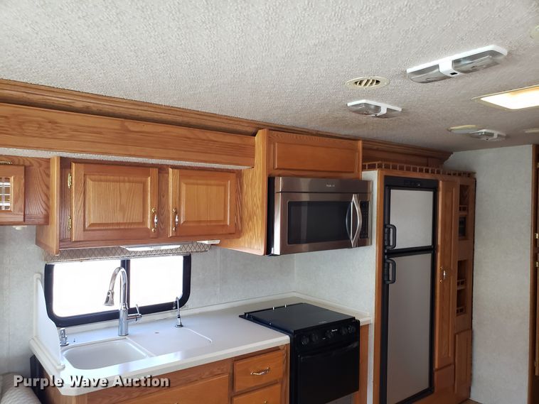 image for item FL9064 2004 Freightliner Crecendo RV