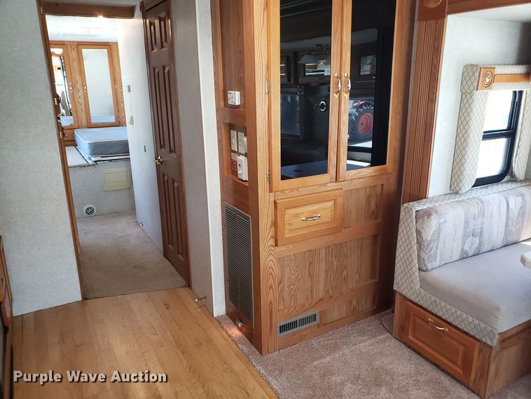 image for item FL9064 2004 Freightliner Crecendo RV