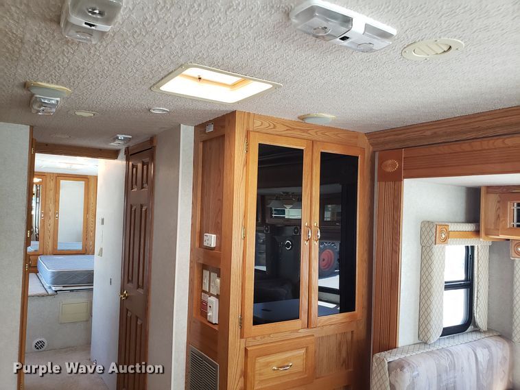 image for item FL9064 2004 Freightliner Crecendo RV