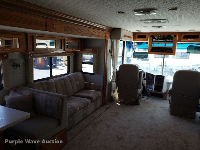 image for item FL9064 2004 Freightliner Crecendo RV