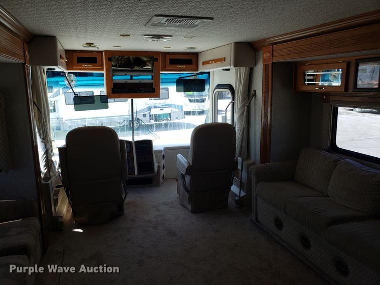 image for item FL9064 2004 Freightliner Crecendo RV