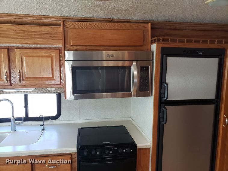 image for item FL9064 2004 Freightliner Crecendo RV