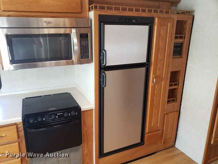 image for item FL9064 2004 Freightliner Crecendo RV