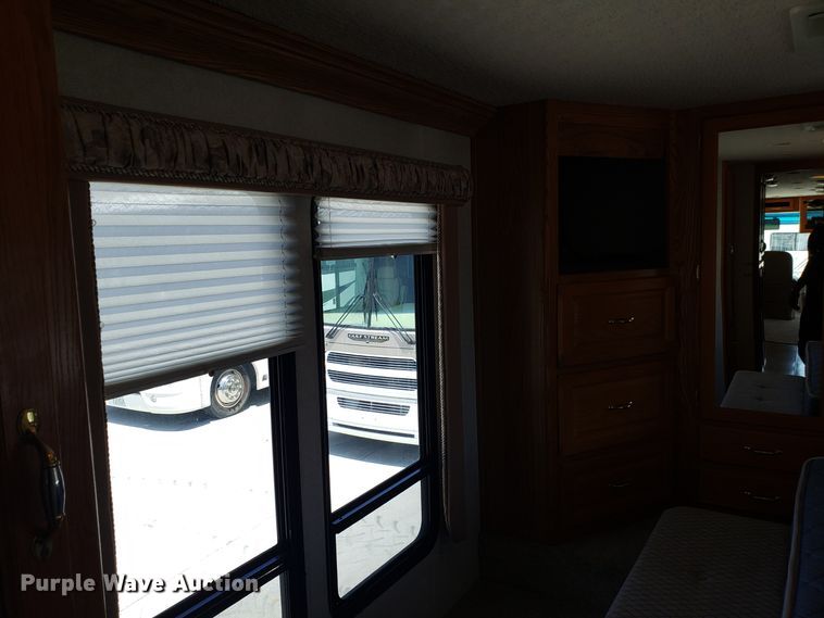 image for item FL9064 2004 Freightliner Crecendo RV