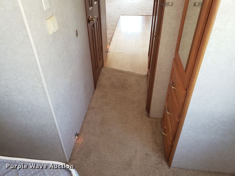 image for item FL9064 2004 Freightliner Crecendo RV