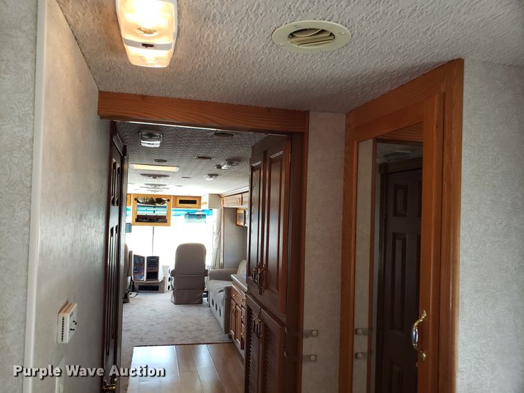 image for item FL9064 2004 Freightliner Crecendo RV