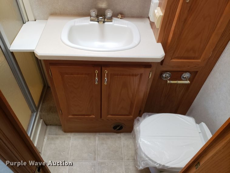 image for item FL9064 2004 Freightliner Crecendo RV