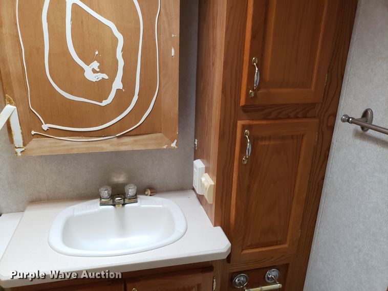 image for item FL9064 2004 Freightliner Crecendo RV