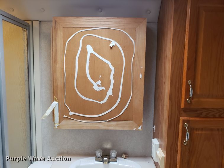 image for item FL9064 2004 Freightliner Crecendo RV