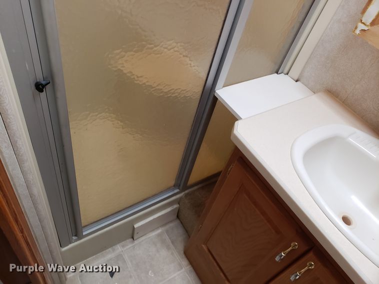 image for item FL9064 2004 Freightliner Crecendo RV