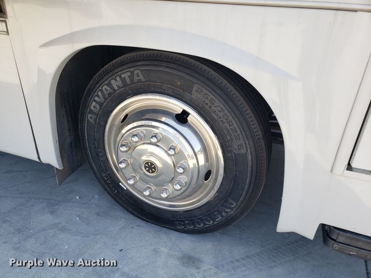 image for item FL9064 2004 Freightliner Crecendo RV