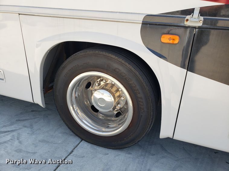 image for item FL9064 2004 Freightliner Crecendo RV