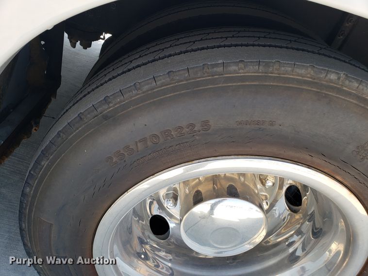 image for item FL9064 2004 Freightliner Crecendo RV