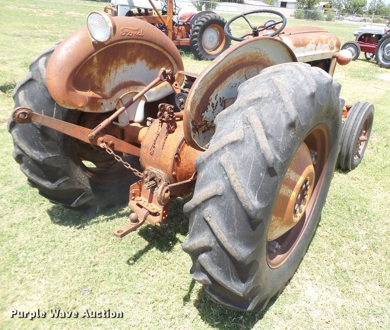 image for item FL9264 Ford 851 Powermaster tractor