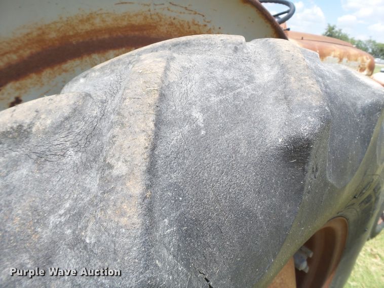 image for item FL9264 Ford 851 Powermaster tractor