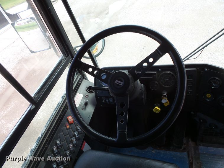 image for item FM9647 1998 Thomas Saf-T-Liner ER school bus