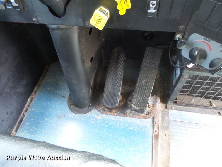 image for item FM9647 1998 Thomas Saf-T-Liner ER school bus