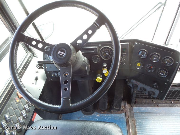 image for item FM9647 1998 Thomas Saf-T-Liner ER school bus