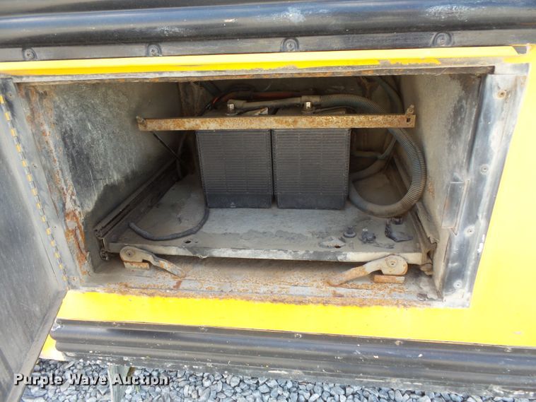 image for item FM9647 1998 Thomas Saf-T-Liner ER school bus