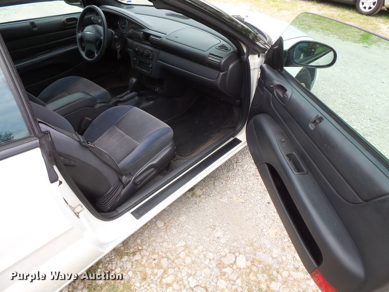 image for item FM9654 2005 Chrysler Sebring convertible