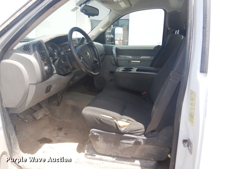 image for item FT9279 2013 Chevrolet Silverado 3500HD pickup truck