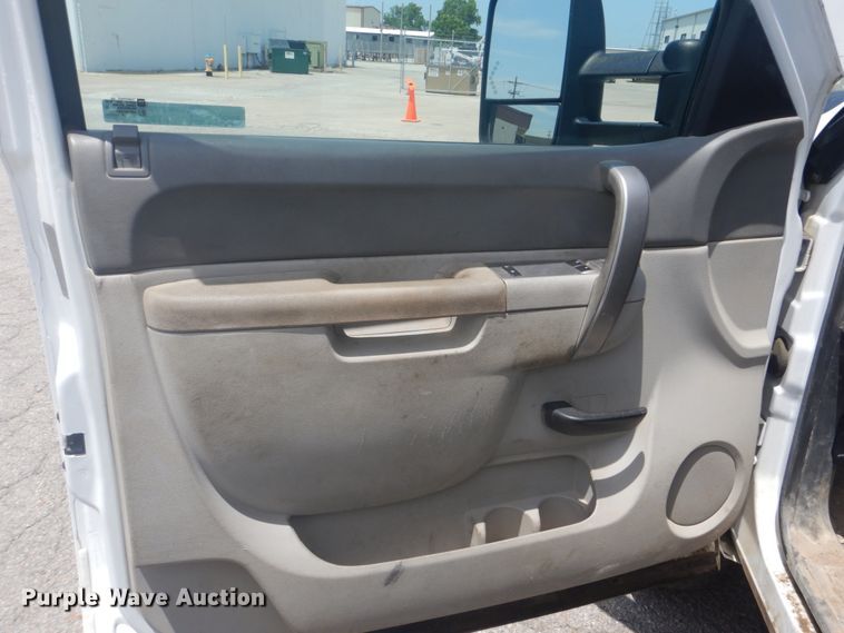 image for item FT9279 2013 Chevrolet Silverado 3500HD pickup truck