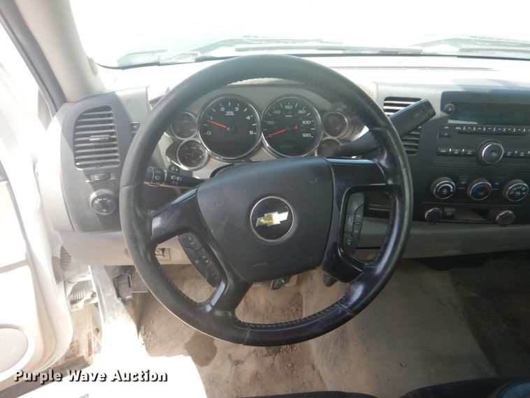 image for item FT9279 2013 Chevrolet Silverado 3500HD pickup truck