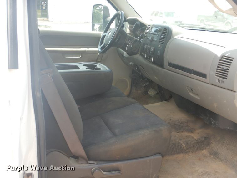 image for item FT9279 2013 Chevrolet Silverado 3500HD pickup truck