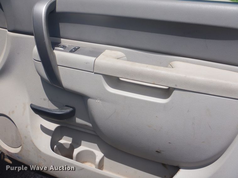 image for item FT9279 2013 Chevrolet Silverado 3500HD pickup truck