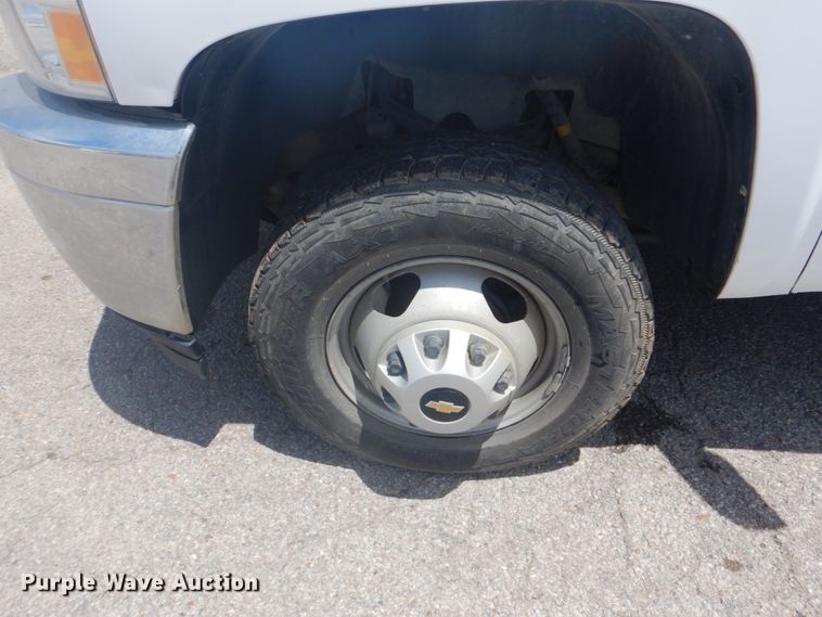 image for item FT9279 2013 Chevrolet Silverado 3500HD pickup truck