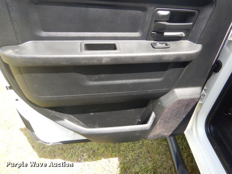 image for item FT9358 2013 Dodge Ram 5500 Crew Cab service truck with crane